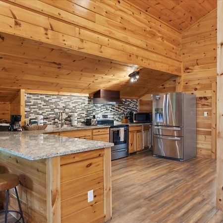 Hot Tub Fire Pit Game Room Theater Easy Access Sleeps 12 - Black Bear Lodge Pigeon Forge Esterno foto